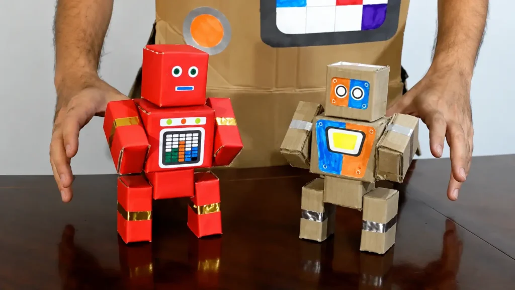 Robots de cartón para niños hechos con materiales reciclados.